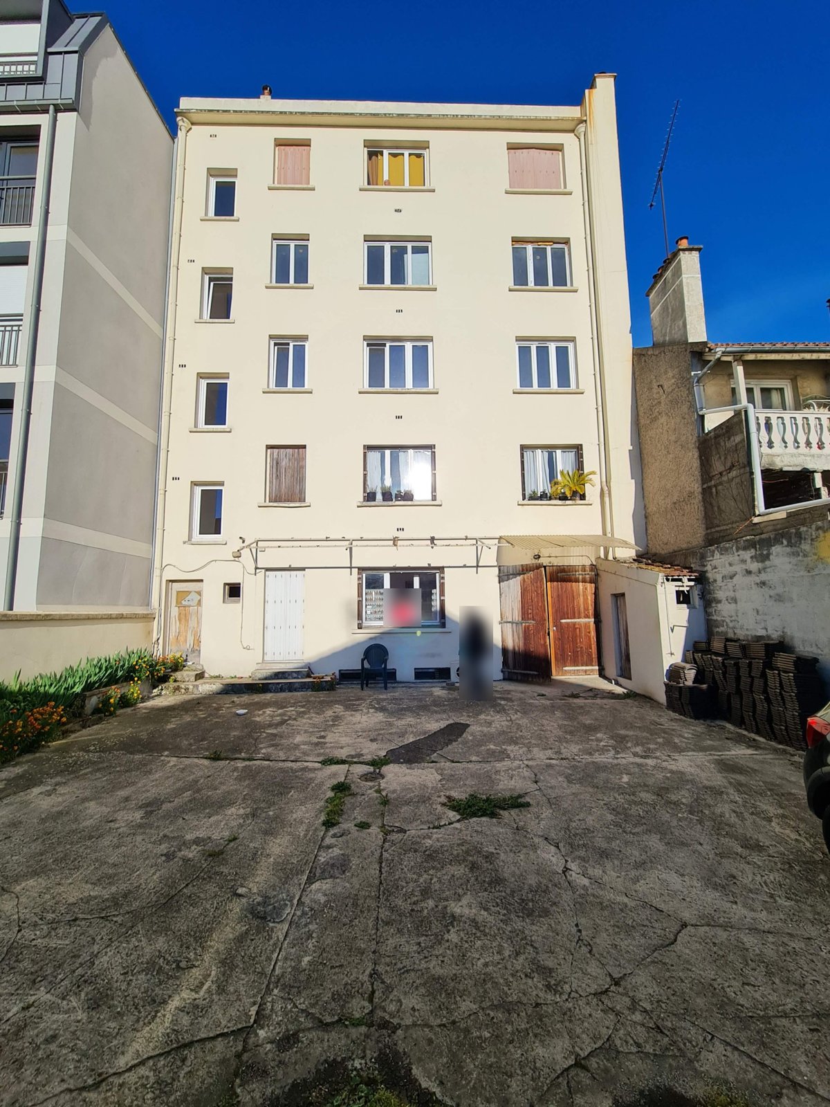 Façade côté cour d'une copropriété à Alfortville avant isolation par l'extérieur