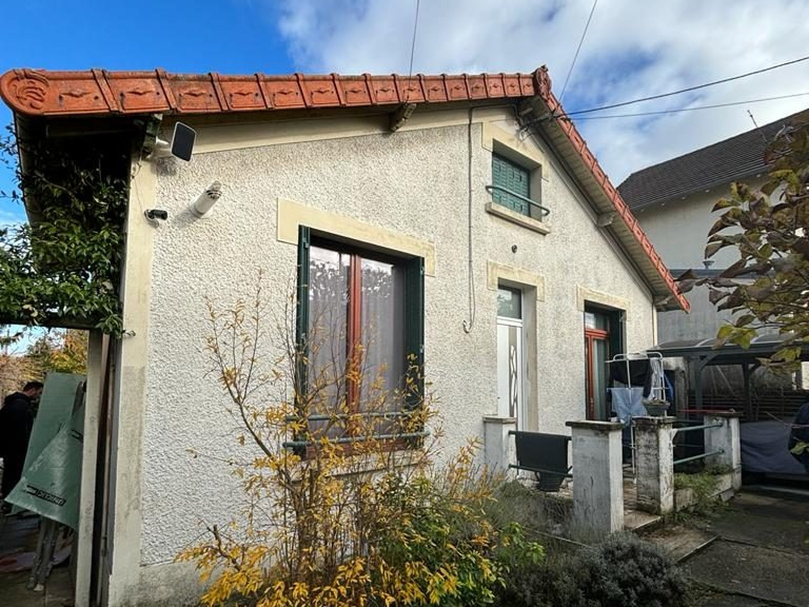 Façade d'entrée d'une maison à Champs-sur-Marne avant isolation par l'extérieur
