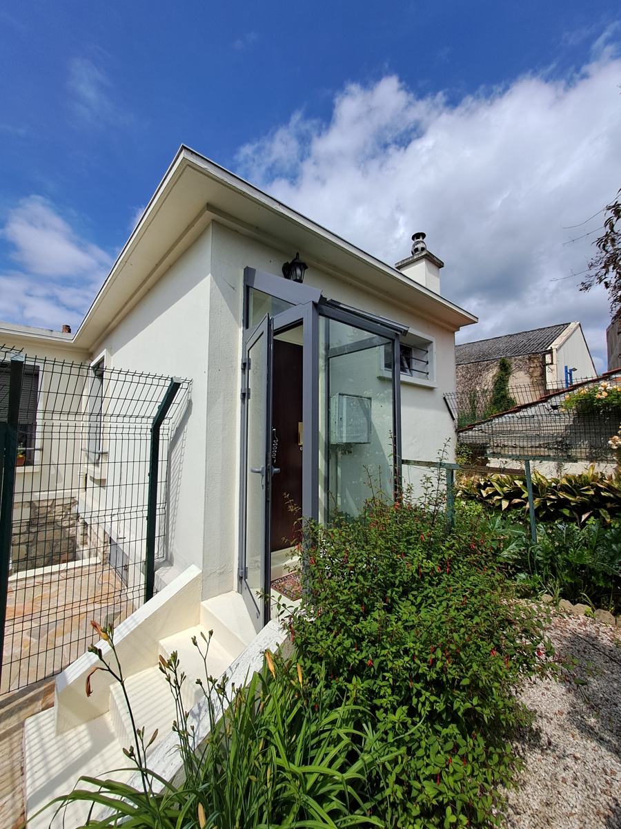 Entrée d'une maison à Maisons-Alfort avant ravalement et isolation par l'extérieur