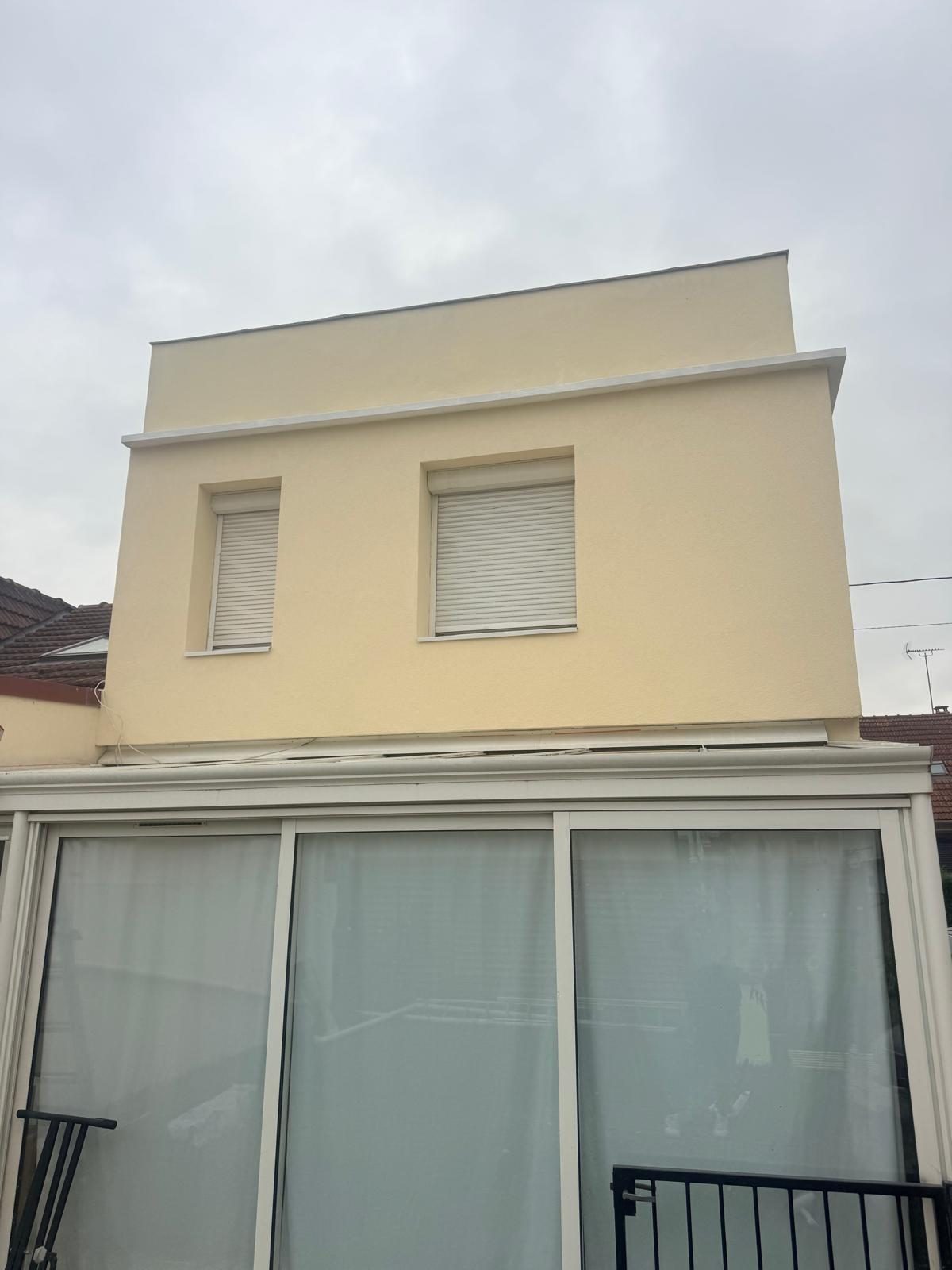 Maison à Villeneuve-le-Roi après isolation par l'extérieur en PSE 140 mm, enduit Baumit dans la teinte validée par la mairie