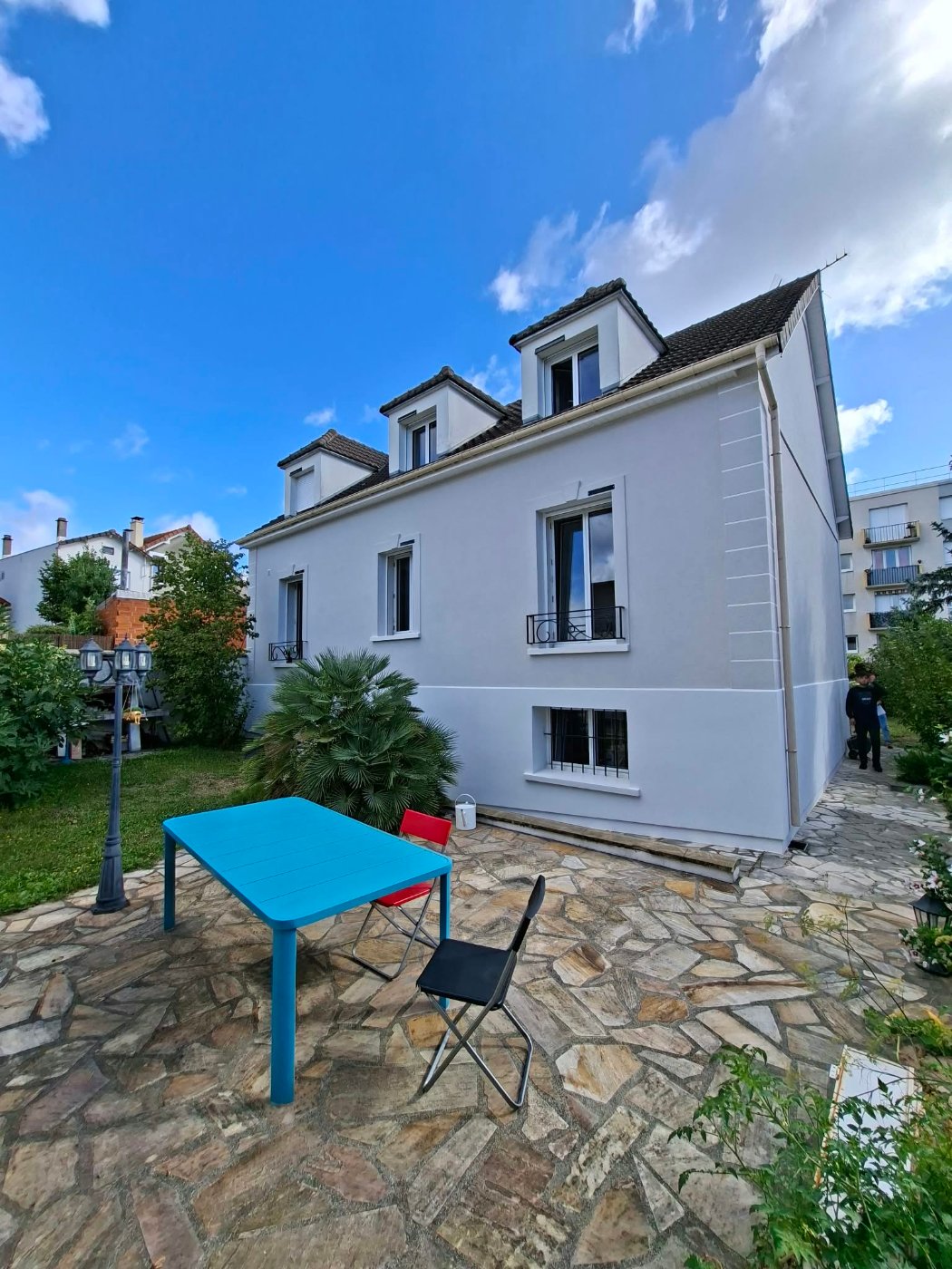 Vue d'ensemble de la maison à Villiers-sur-Marne après isolation par l'extérieur en laine de roche